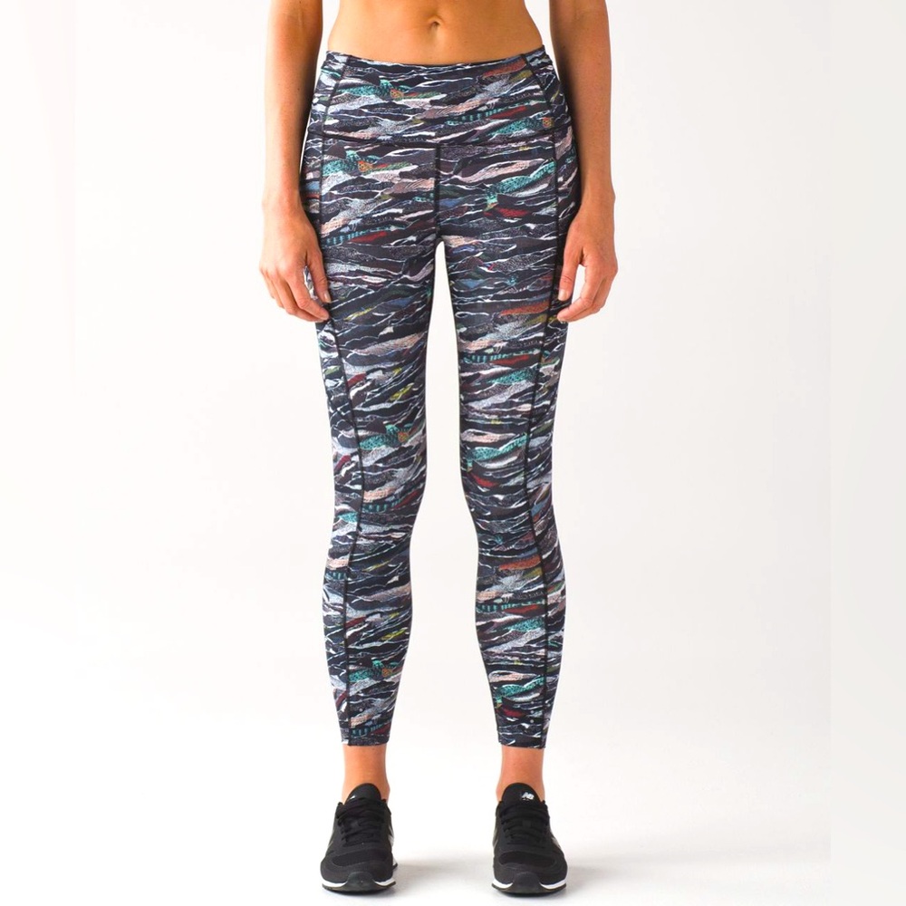 Lululemon Fast And Free 7/8 Tight
Mini Sweatr Multi Black